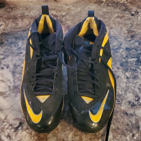 Mens size 9 Nike cleats - Picture 2 of 4